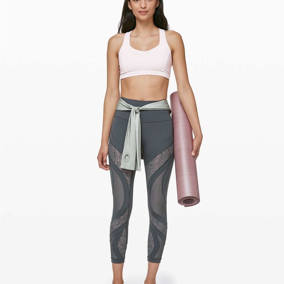 Lululemon Wunder Under Leggings with Lace Design Size 8 Excellent Condition - Picture 3 of 8